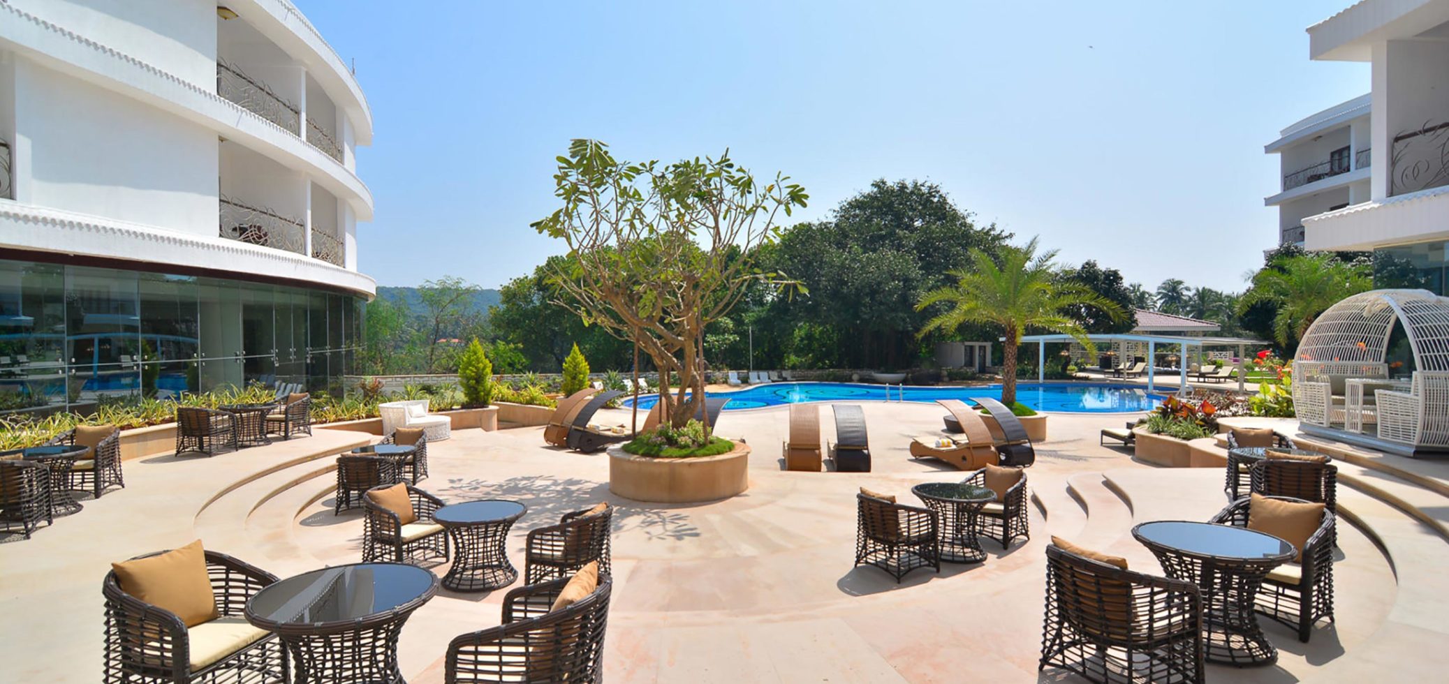 Park Regis Goa pool area