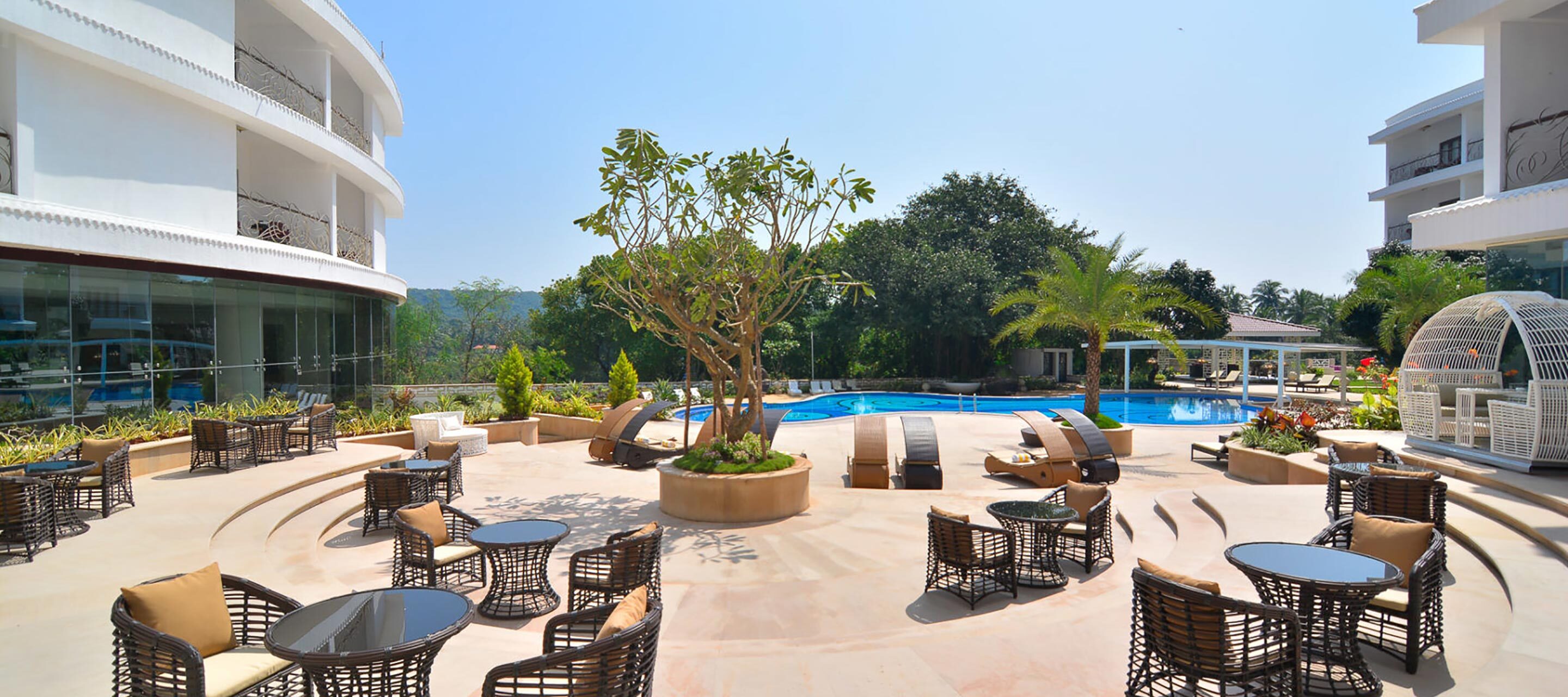 Park Regis Goa pool area